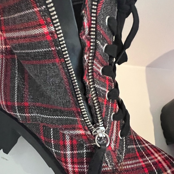 Aldo size NW 6.5 women’s red plaid booties with side zip and rubber sole. - Picture 5 of 6